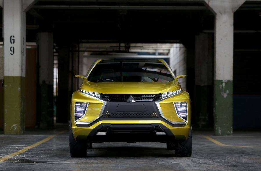  Mitsubishi eX Concept 2015 года  (фото 25 из 33)